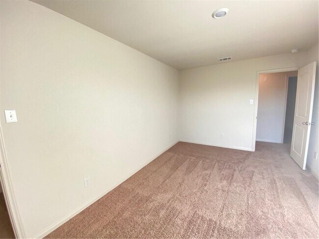 Building Photo - 325 Crescent Park Dr