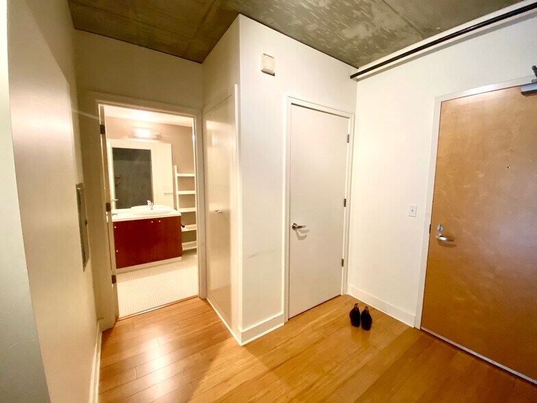 Building Photo - 1926 W Burnside St