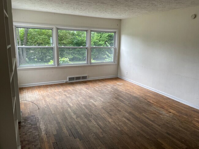 Building Photo - 196 N Hagadorn Rd