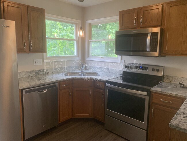 Building Photo - 8620 Olenbrook Dr