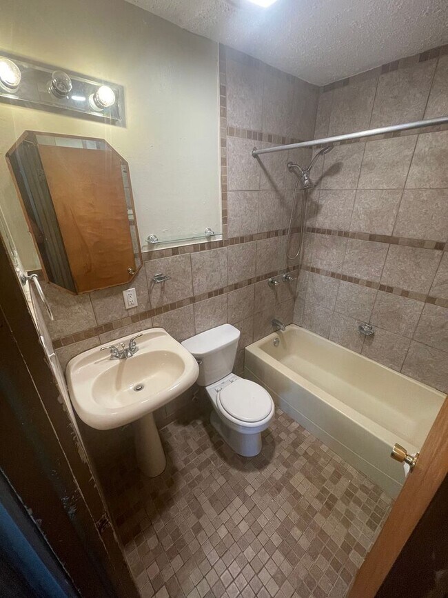 Building Photo - Charming Home on Gary West Side with Garage