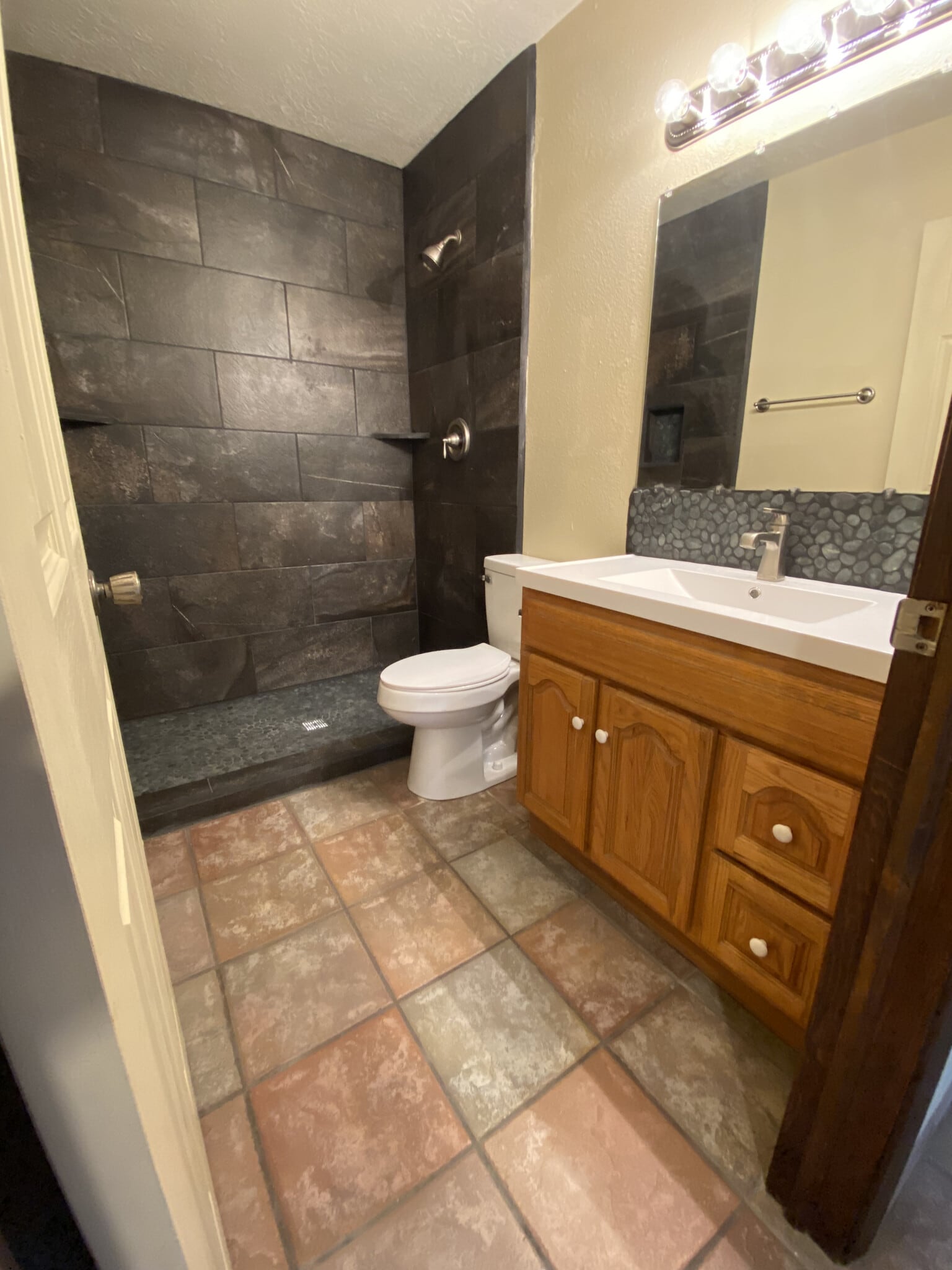 Bathroom - 1000 Glendale Dr