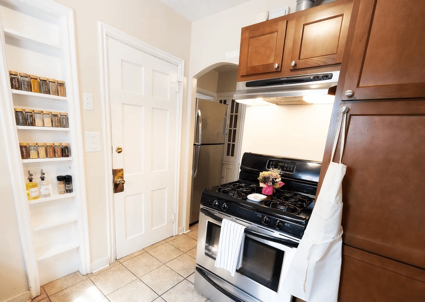 Building Photo - 3682 Glencairn Rd