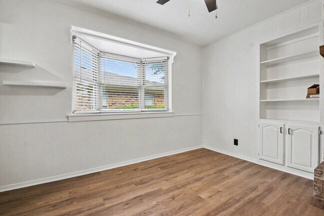 Building Photo - 3407 Tipps Dr