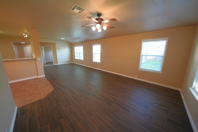 Building Photo - Immaculately upgraded and maintained home now available in Cibolo! Realtor Commission: $550
