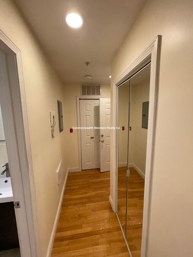 Building Photo - 1801 Beacon St