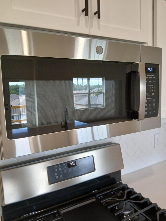 Building Photo - 2013 South St