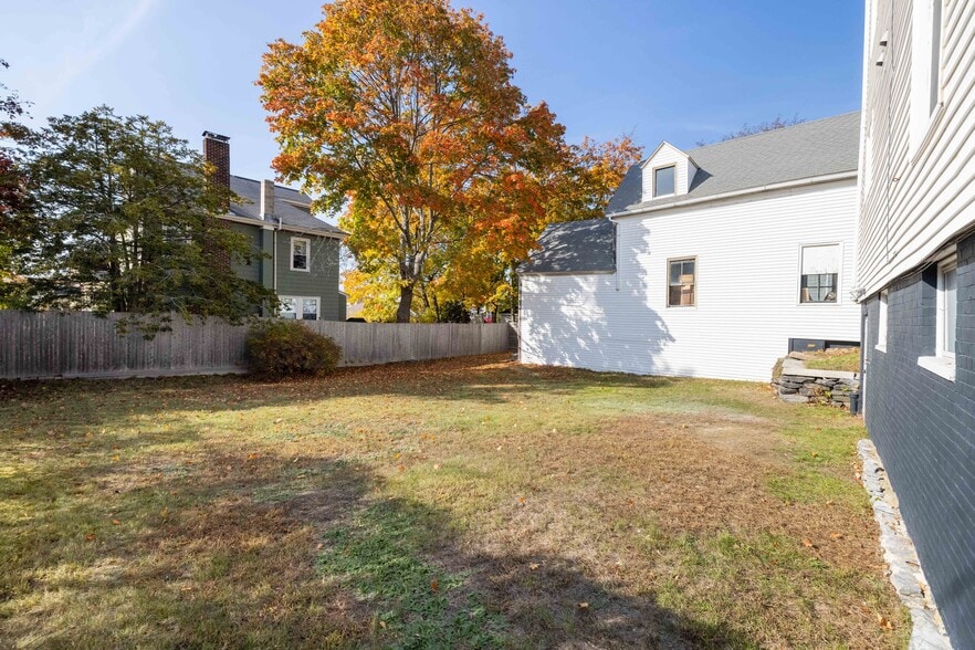 Spacious, Private Yard - 338 Stevens Avenue