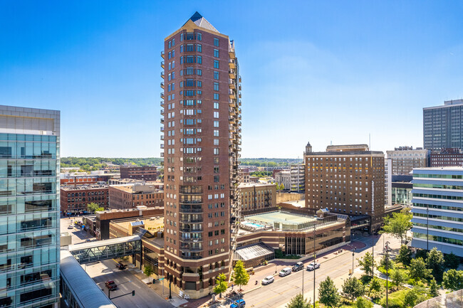 Building Photo - The Plaza