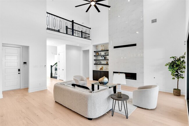 Building Photo - 10437 Milkweed Ct