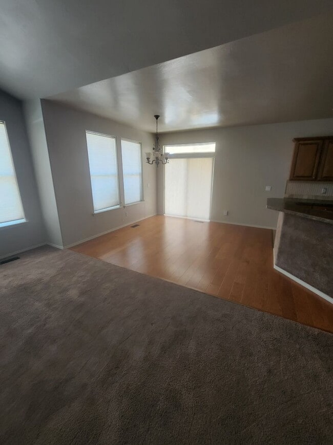 Building Photo - 3 Bedroom 2 Bathroom