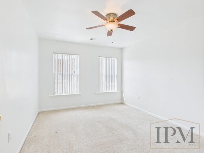 Building Photo - Available Now - 3 Bedroom Home in Dallasto...