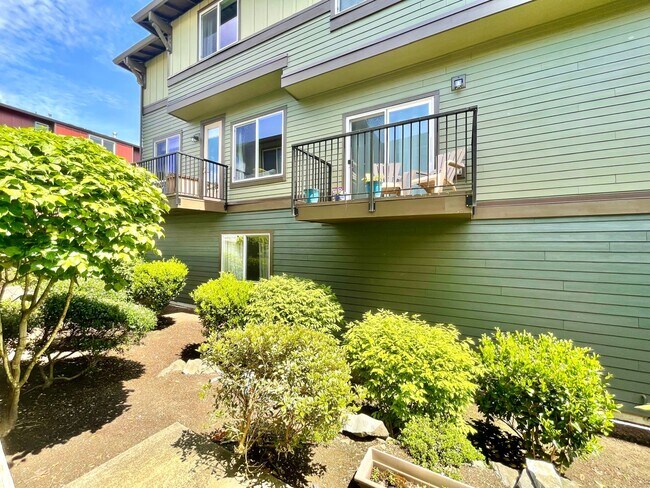 Building Photo - Great Townhome for rent