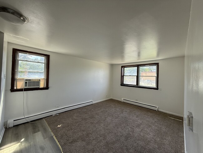 Building Photo - 1627 Woodbine Dr
