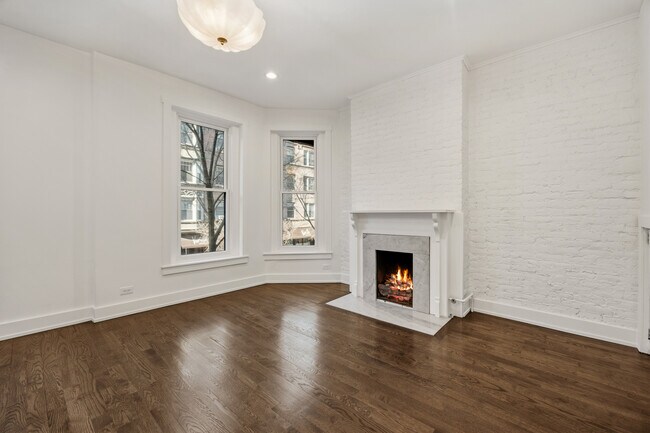 Building Photo - 2107 N Clark St