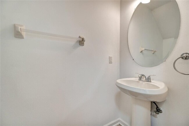 Building Photo - 10494 Park Commons Dr