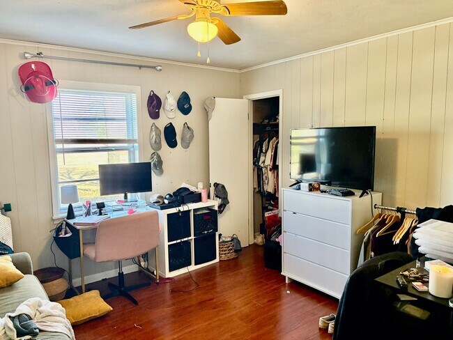 Building Photo - 506 Spring St