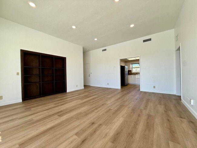 Building Photo - 1165 E Atlantic Ave