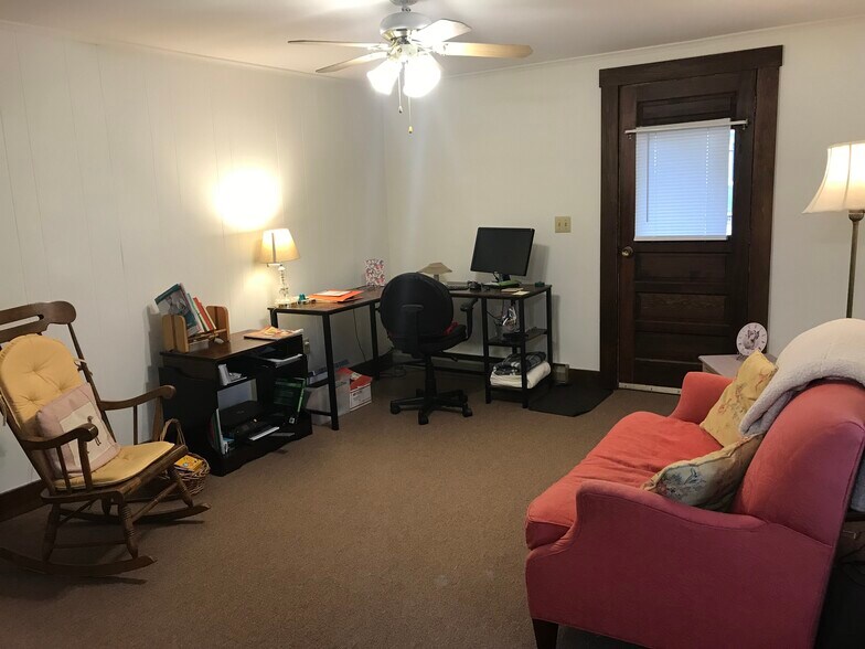 Living Room has ceiling fan - 38 Highland St