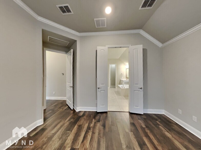 Building Photo - 523 Pineview Dr