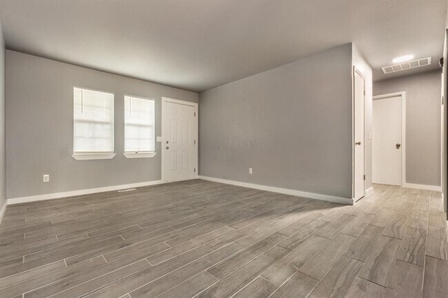 Building Photo - 13817 N Everest Ave