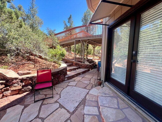 Building Photo - 335 Foothills S Dr