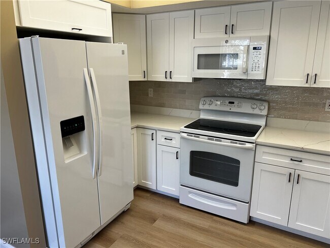 Building Photo - 6918 Satinleaf Rd N