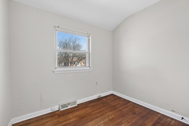 Building Photo - 608 Hershey Ave