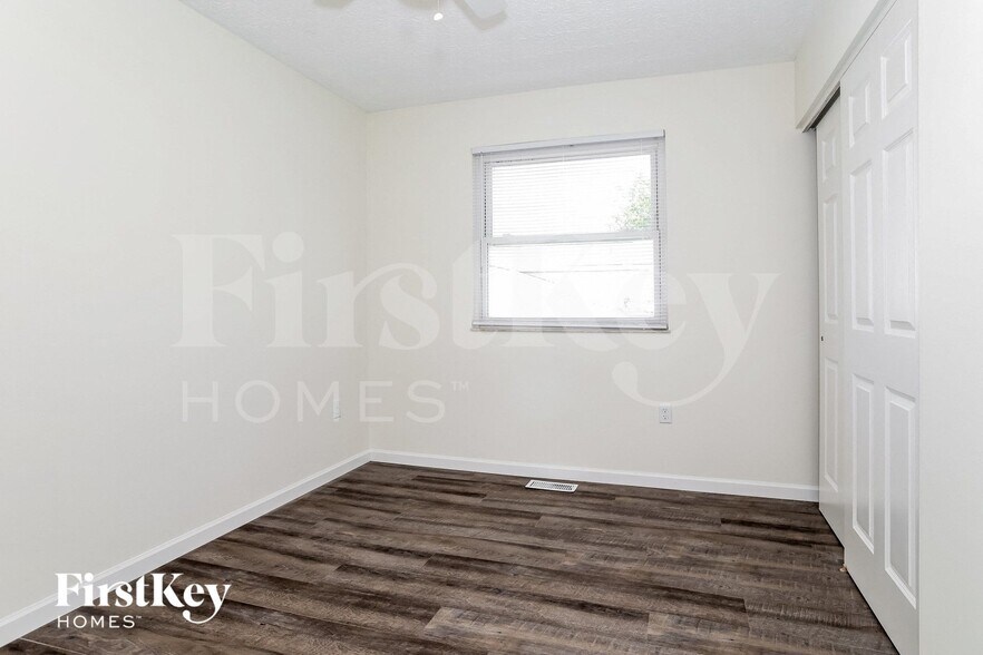 Building Photo - 1605 Rock Creek Dr