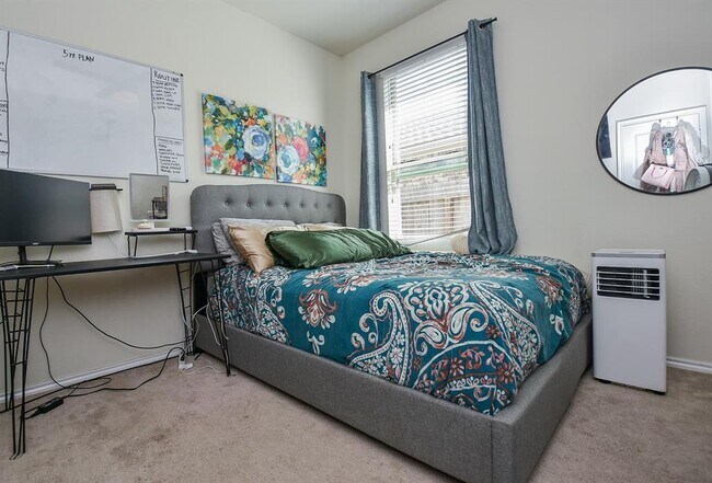 Building Photo - 5011 Lord Crest Ln