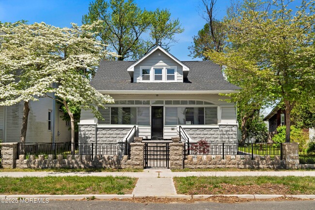 Primary Photo - 135 London Ave