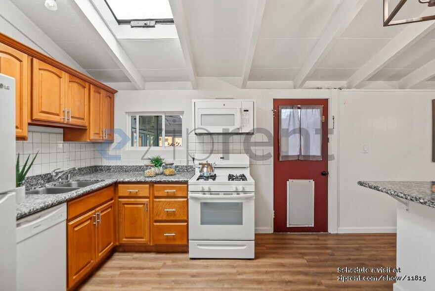 Building Photo - Unit