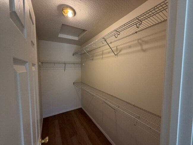 Building Photo - 104-108 E Jadynn Ct