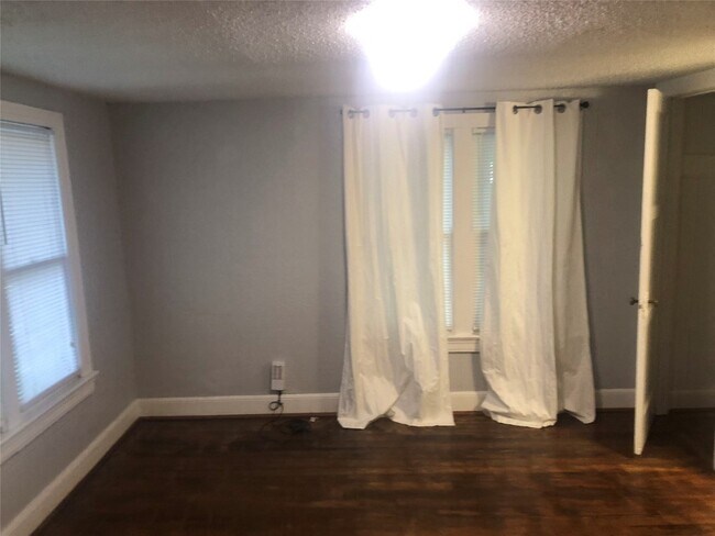 Building Photo - 905 Taulbee Ln