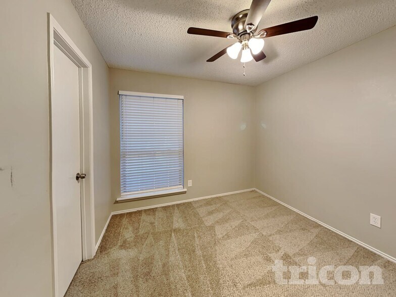 Building Photo - 1735 Duster Cir