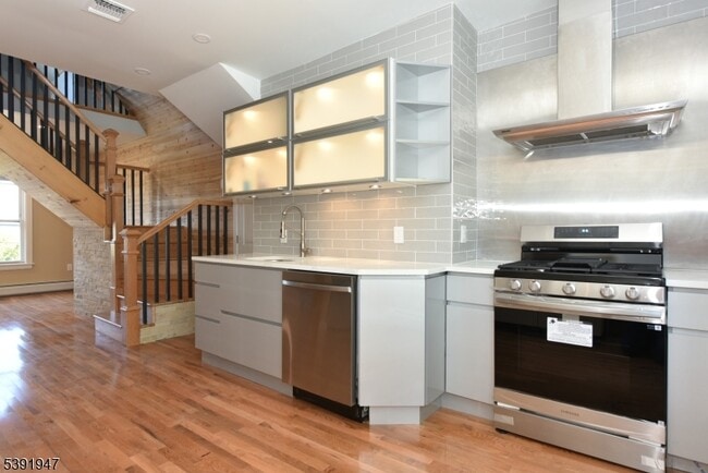 Building Photo - 454 Park Ave