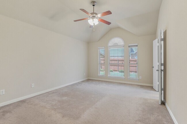 Building Photo - Gorgeous 3 Bedroom 2 Bathroom Home in North Garland!