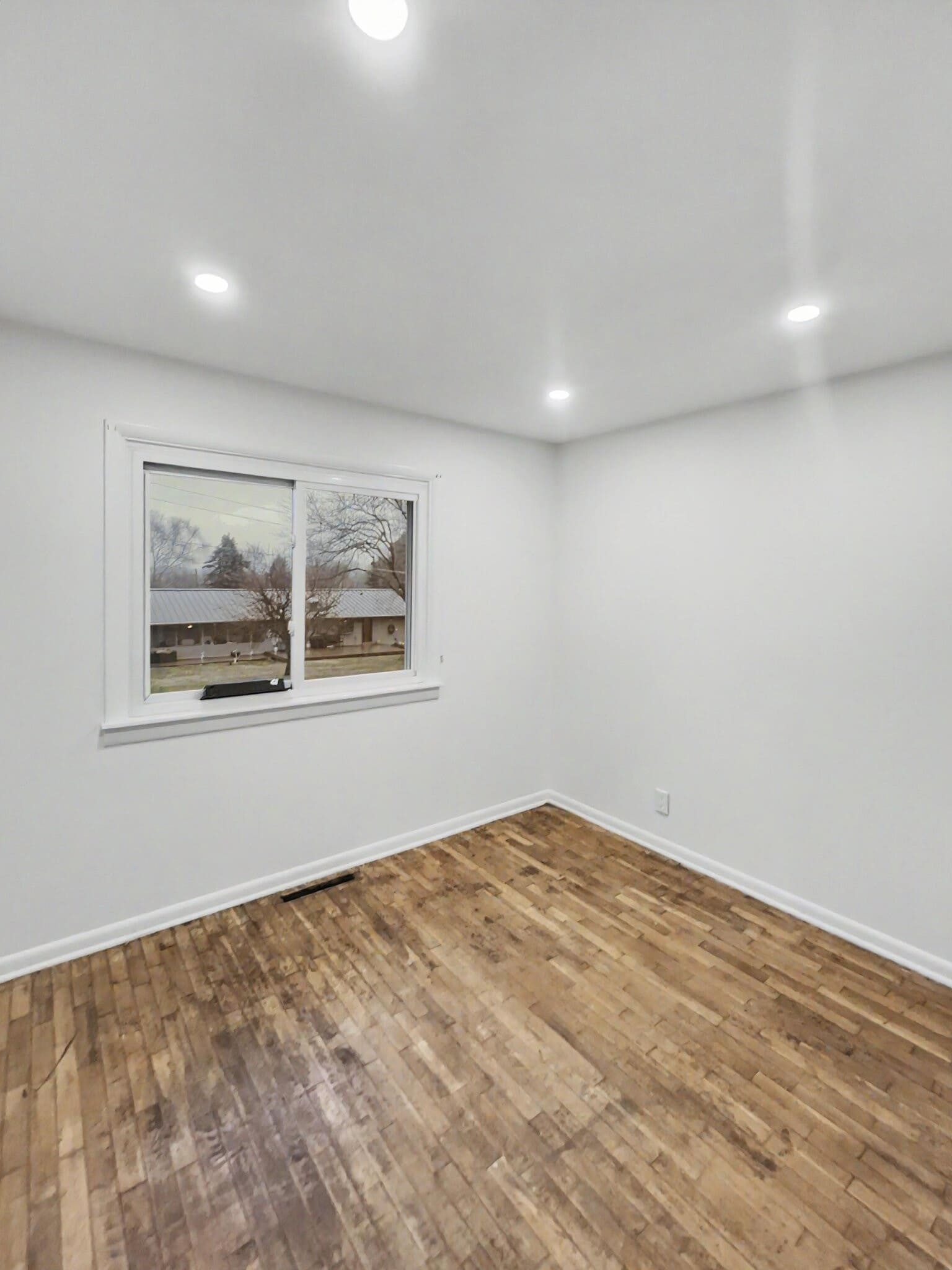 Building Photo - 10151 E Grandview Rd