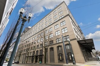 Building Photo - Chic, urban studio condo in the Pearl—Peaceful, In-unit w/d, 14-ft ceilings, deeded parking