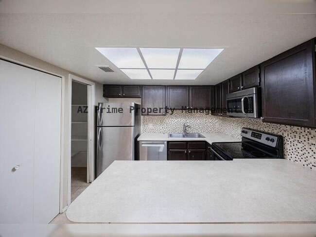 Building Photo - 2127 E 10th St