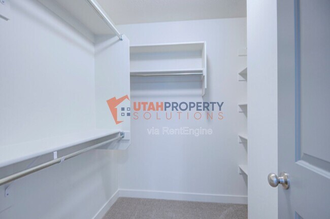 Building Photo - 967 W 540 S