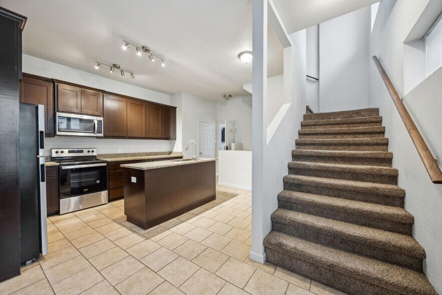 Building Photo - 2737 Purington Ave