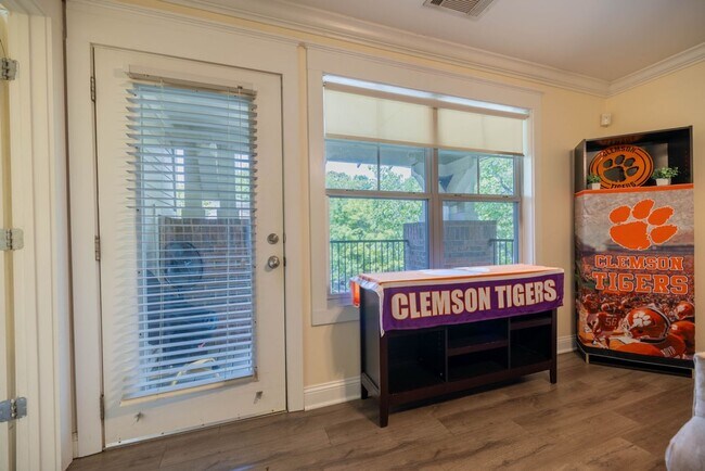 Building Photo - 2 Bedroom at the Woodlands Available NOW
