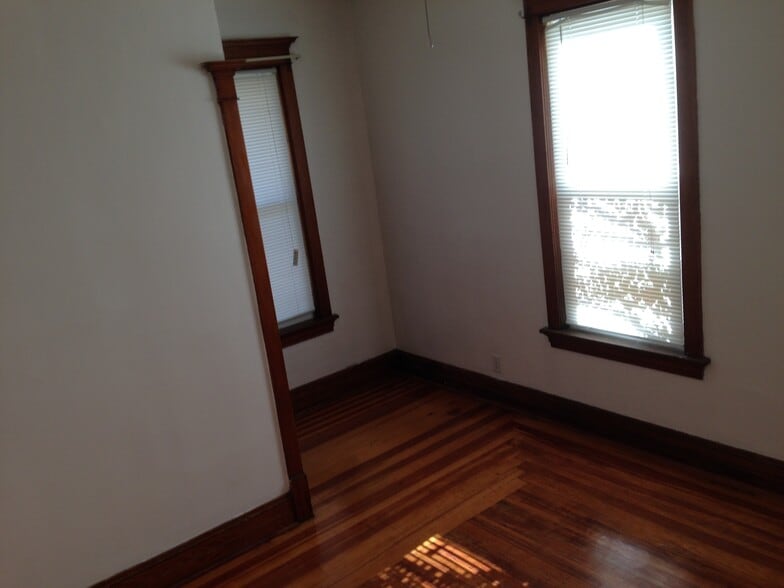 Bedroom - 912 Pine St