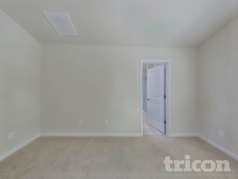 Building Photo - 201 Spring Knoll Dr