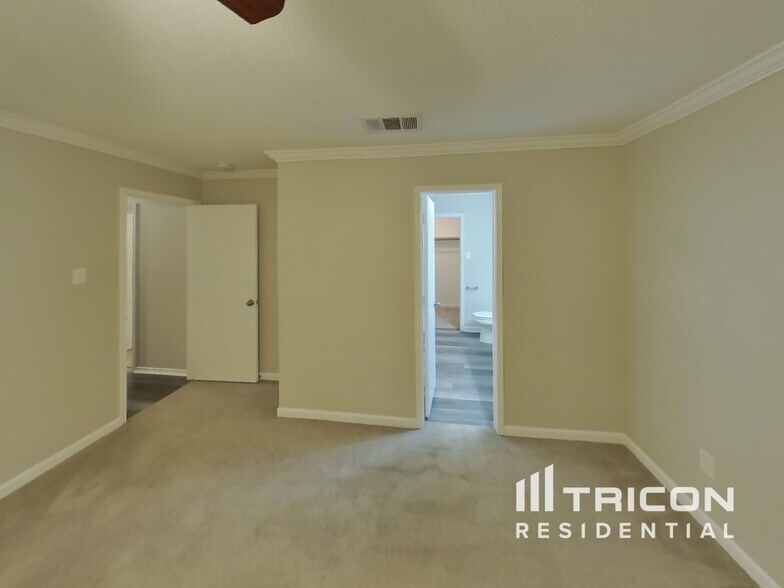 Building Photo - 2060 Pinenut Dr
