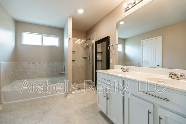 Building Photo - 6420 Kingsley Edge