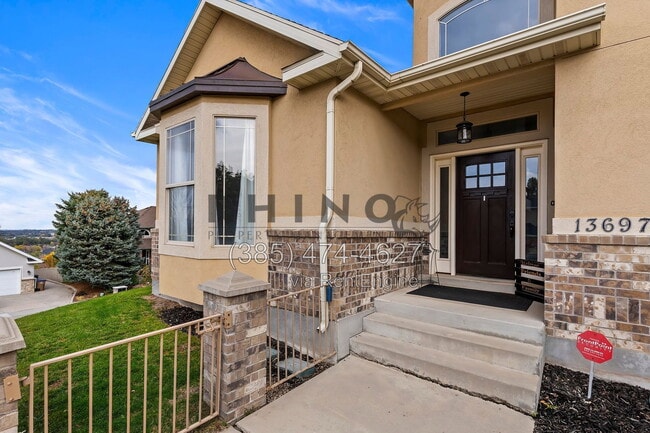 Building Photo - 13697 S Tom Shoemaker Cir