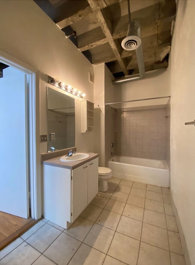Interior Photo - 900 Lofts