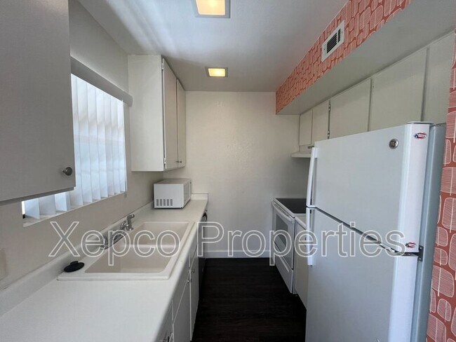 Building Photo - 5300 E Waverly Dr